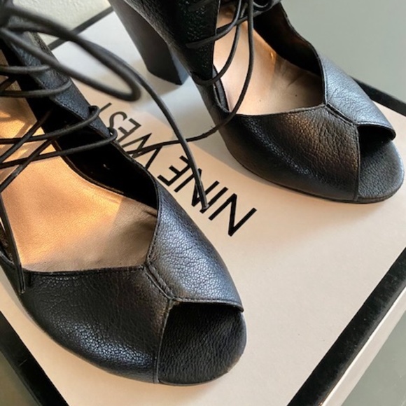 Nine West Peep toe lace up booties, Size Women's 7.5 - Picture 3 of 16